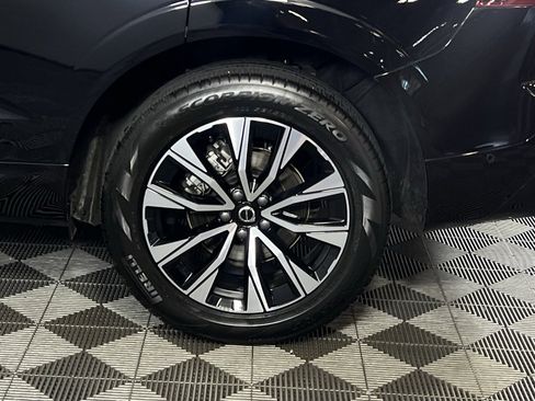 Used 2025 Volvo XC60 B5 Plus image 11