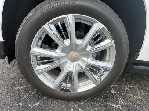 Used 2023 Chevrolet Suburban High Country AWD/4WD image 31