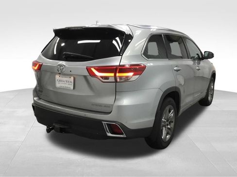 Used 2019 Toyota Highlander Limited Platinum AWD/4WD image 17