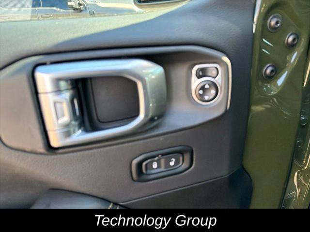 Certified 2024 Jeep Wrangler Unlimited Sahara w/ Technology Group AWD/4WD image 13