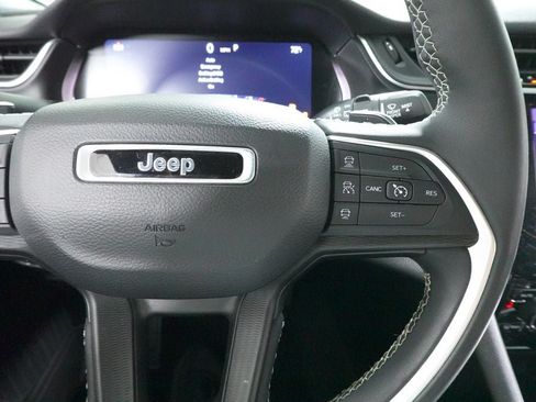 Used 2023 Jeep Grand Cherokee L Laredo AWD/4WD image 13