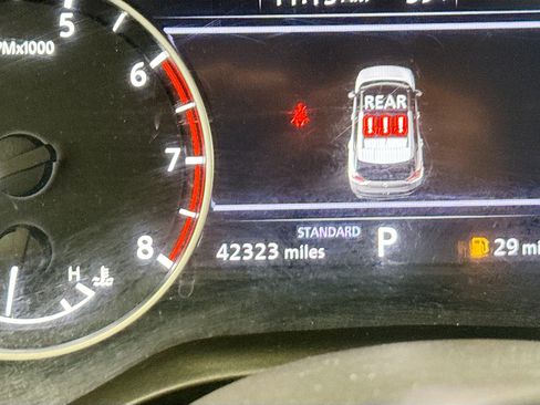 Used 2023 Nissan Rogue SV image 8