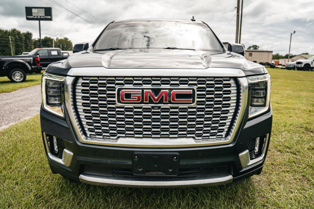 Used 2021 GMC Yukon Denali w/ Denali Premium Package AWD/4WD image 2