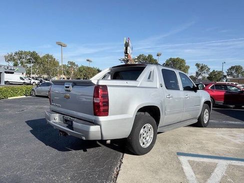 Used 2013 Chevrolet Avalanche LS image 7