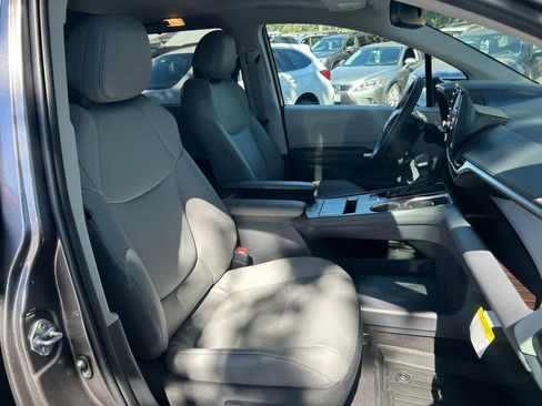 Used 2023 Toyota Sienna XLE AWD/4WD image 15