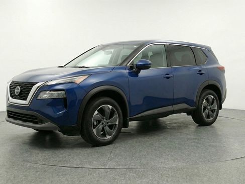 Used 2025 Nissan Rogue SV AWD/4WD image 3