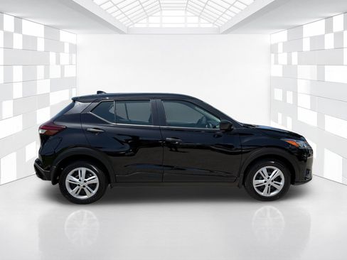 Certified 2025 Nissan Kicks Play S FWD image 8