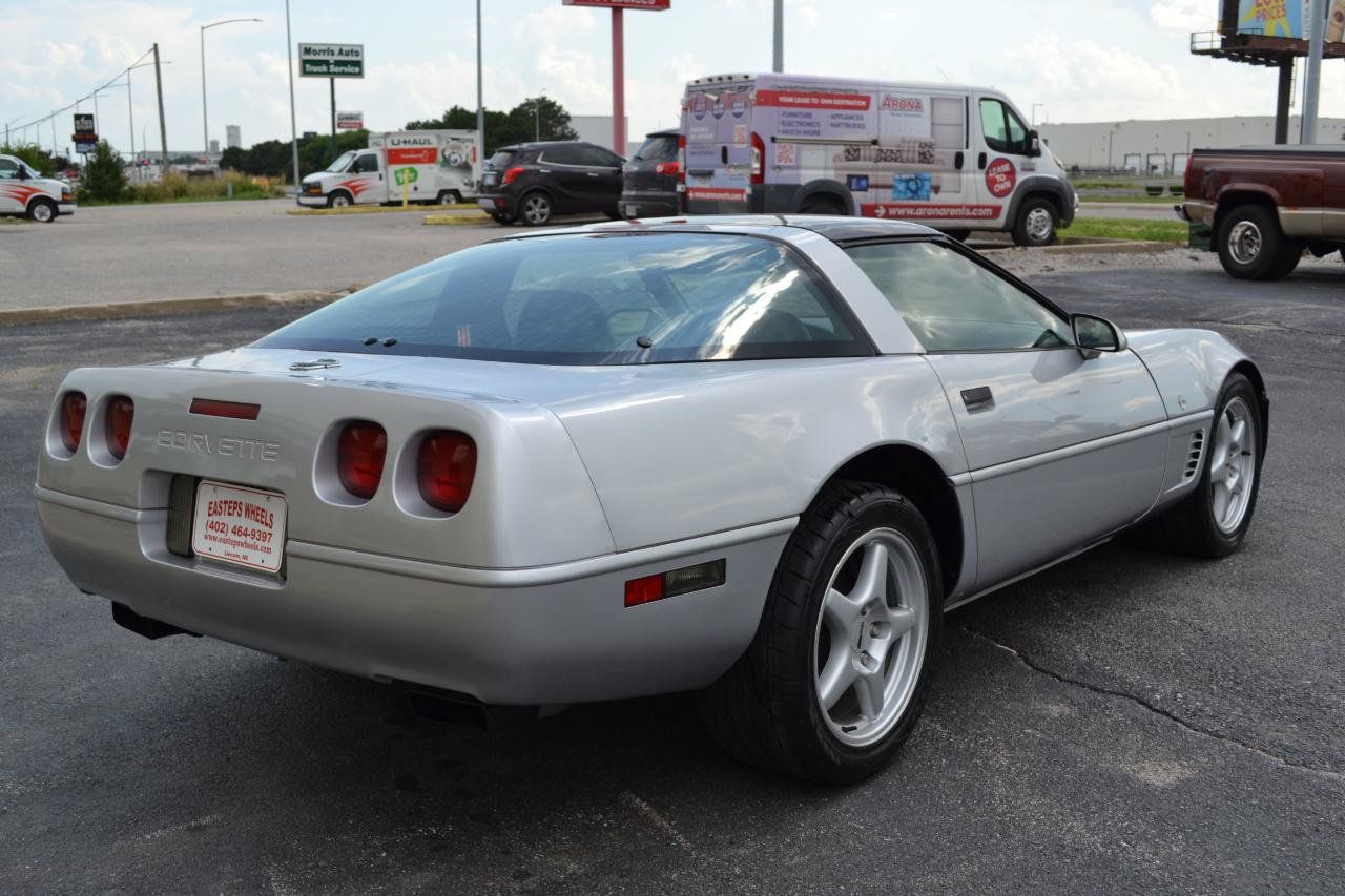 Used 1996 Chevrolet Corvette Coupe RWD image 12
