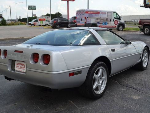 Used 1996 Chevrolet Corvette Coupe RWD image 12