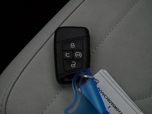 Used 2025 Volkswagen Taos SE w/ Panoramic Sunroof Package AWD/4WD image 33