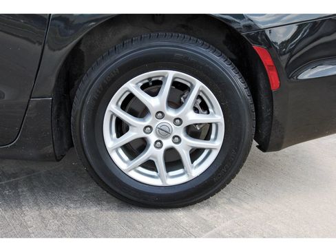 Used 2023 Chrysler Pacifica Touring-L FWD image 32