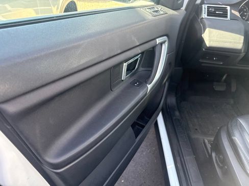 Used 2019 Land Rover Discovery Sport SE AWD/4WD image 18