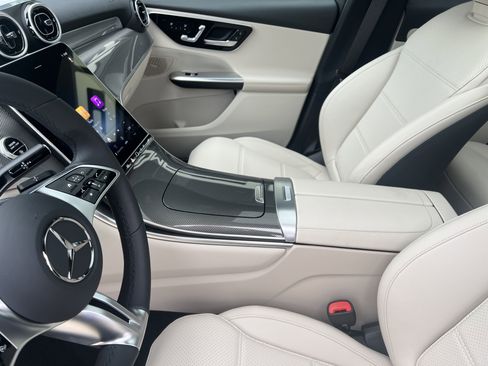 Certified 2025 Mercedes-Benz GLC 300 image 23