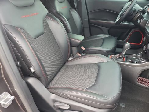 Used 2019 Jeep Compass Trailhawk w/ Cold Weather Group AWD/4WD image 22
