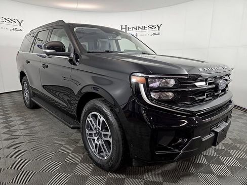 Certified 2025 Ford Expedition Active image 4