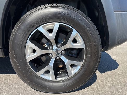 Used 2015 Jeep Cherokee Trailhawk w/ Comfort/Convenience Group image 14