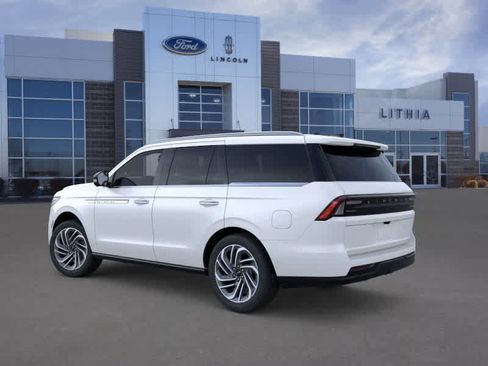 New 2025 Lincoln Navigator Reserve image 4