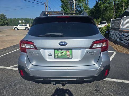 Used 2019 Subaru Outback 3.6R Limited AWD/4WD image 5