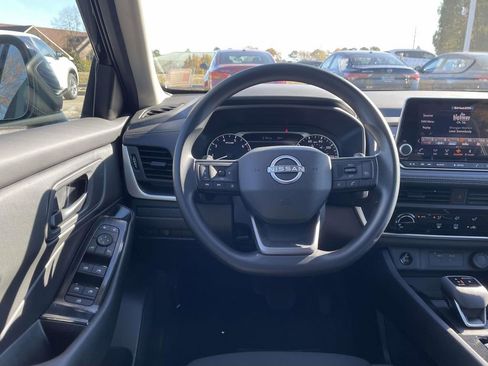 Used 2025 Nissan Rogue S image 11