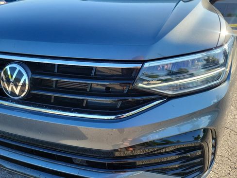 Certified 2023 Volkswagen Tiguan SE R-Line FWD image 30