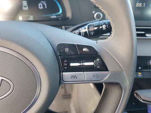 Used 2025 Hyundai Elantra Sport image 20