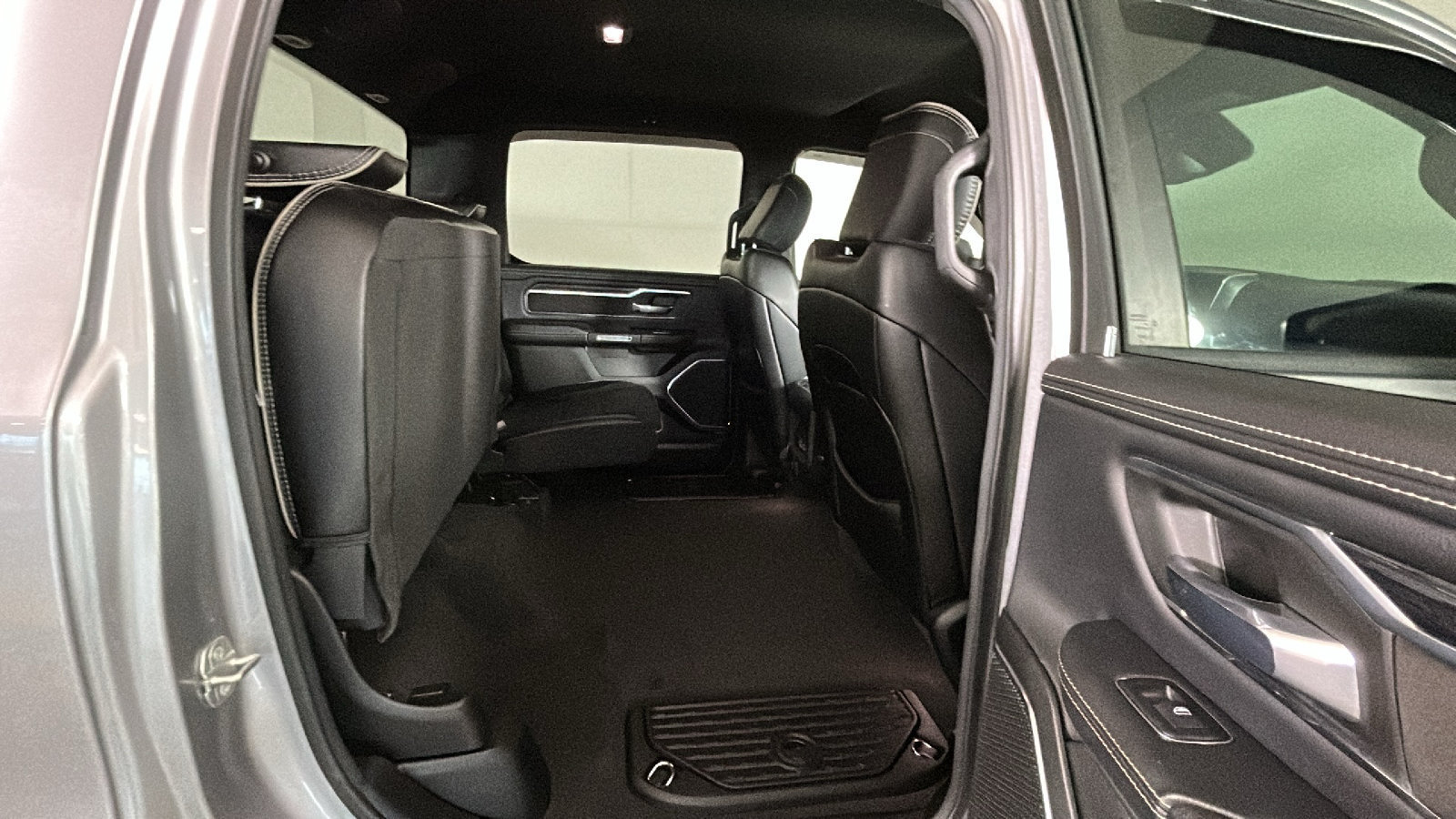 Used 2024 RAM 1500 Laramie AWD/4WD image 36