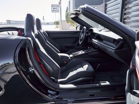 Used 2026 Porsche 911 Carrera GTS w/ Premium Package image 24