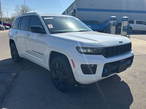 Used 2023 Jeep Grand Cherokee 30th Anniversary AWD/4WD image 8