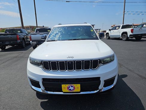 Used 2025 Jeep Grand Cherokee L Limited w/ Luxury Tech Group II AWD/4WD image 8