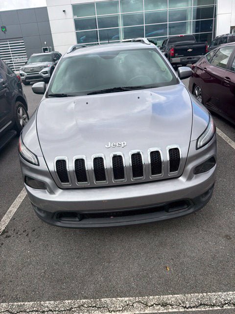 Used 2018 Jeep Cherokee Latitude FWD image 13