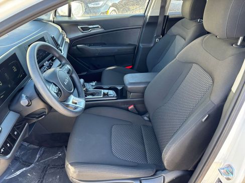 Used 2025 Kia Sportage LX image 27