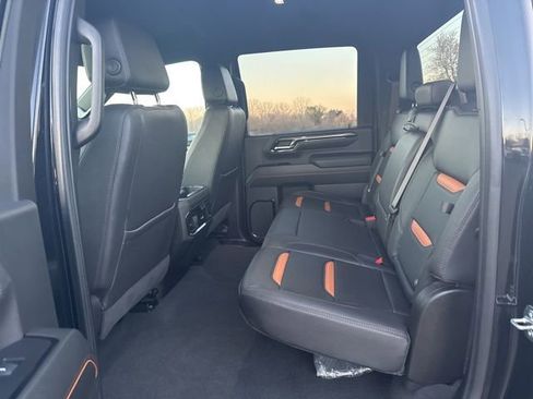 Used 2024 GMC Sierra 2500 AT4 image 18