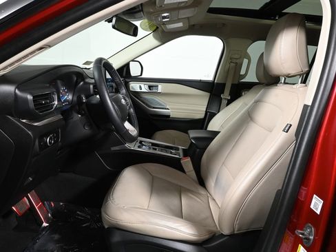 Used 2023 Ford Explorer Limited w/ Limited Technology Package AWD/4WD image 3