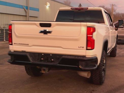 Used 2025 Chevrolet Silverado 3500 LTZ image 3