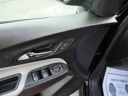 Used 2019 Chevrolet Equinox LS AWD/4WD image 15