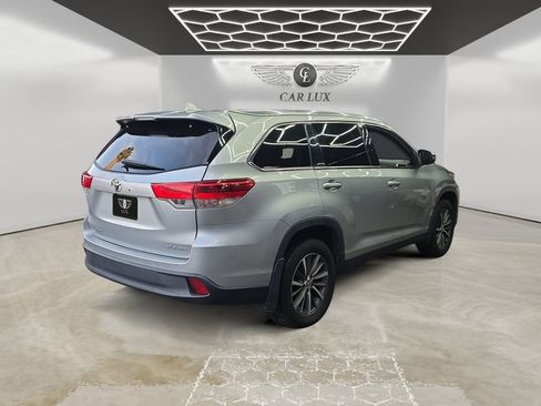 Used 2019 Toyota Highlander XLE image 5