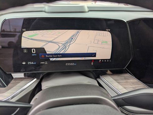 Certified 2025 Chevrolet Suburban Premier image 14