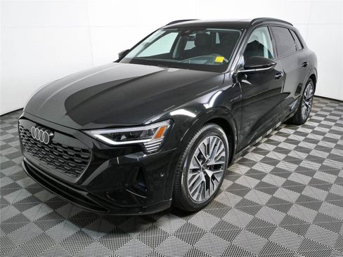Used 2024 Audi Q8 e-tron Prestige w/ Prestige Package AWD/4WD image 33