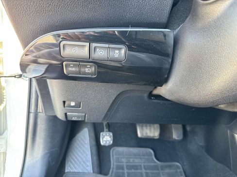 Used 2020 Toyota Prius XLE w/ Advanced Technology Package image 30