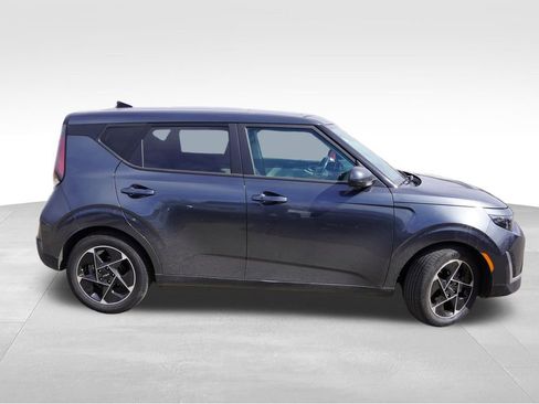 Used 2023 Kia Soul EX image 2