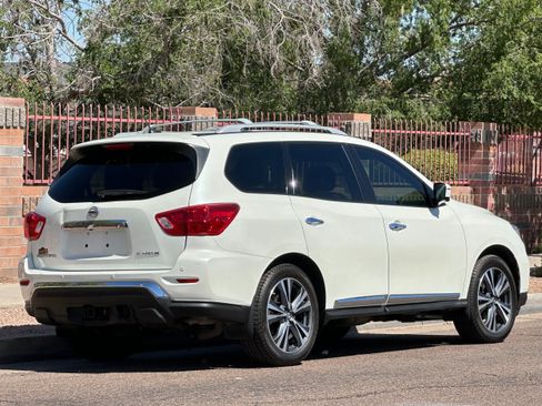 Used 2017 Nissan Pathfinder Platinum FWD image 10