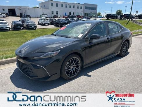 Used 2025 Toyota Camry SE w/ Convenience Package FWD image 1