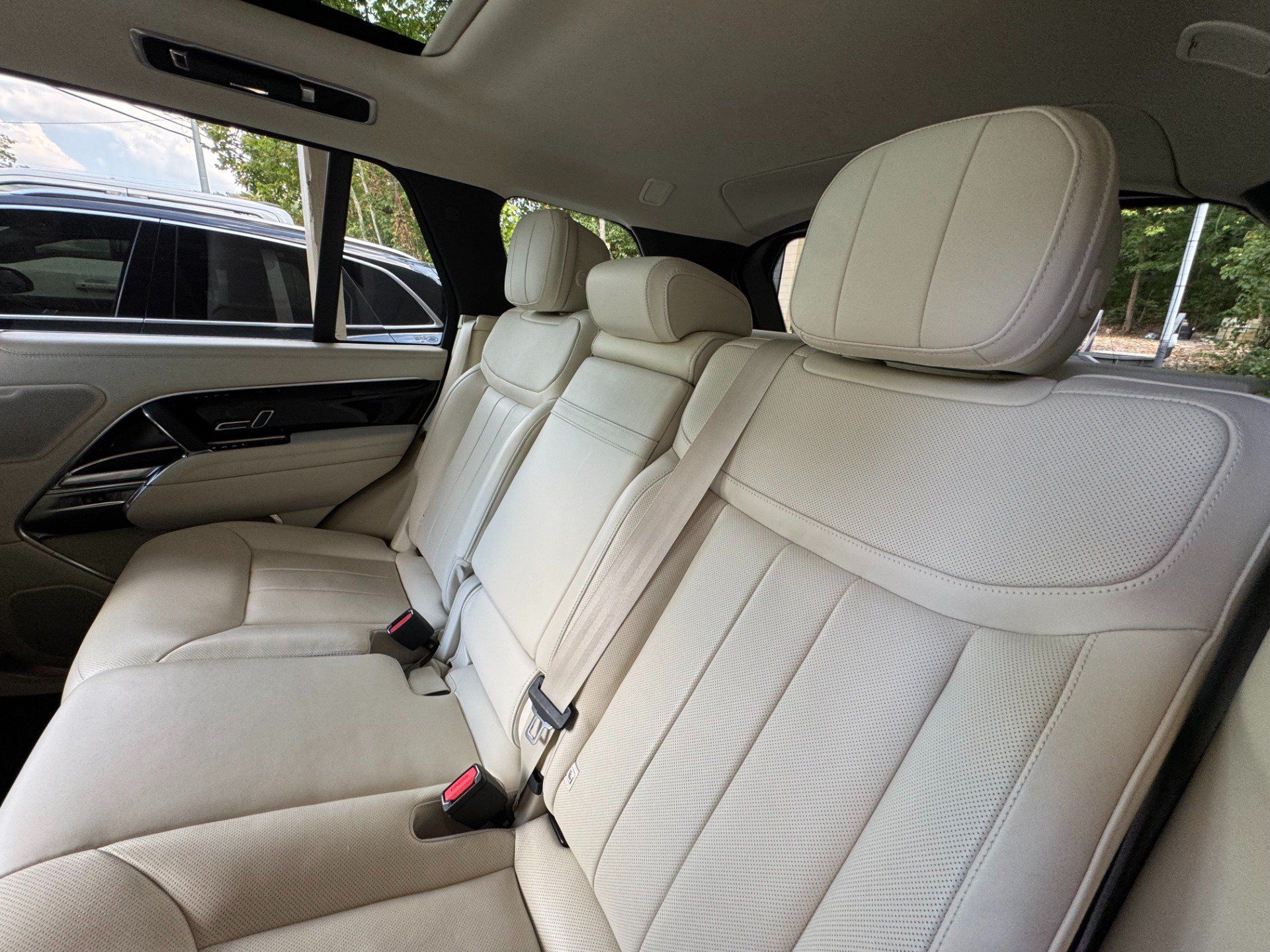 Used 2025 Land Rover Range Rover SE AWD/4WD image 44
