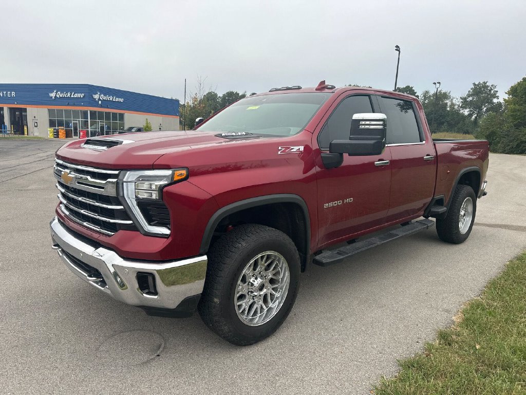 Used 2024 Chevrolet Silverado 2500 LTZ w/ LTZ Convenience Package AWD/4WD image 4