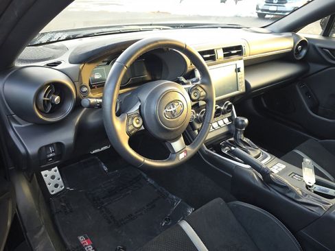 Used 2023 Toyota GR86 Premium w/ ALL Weather Mat Package (TMS) image 9