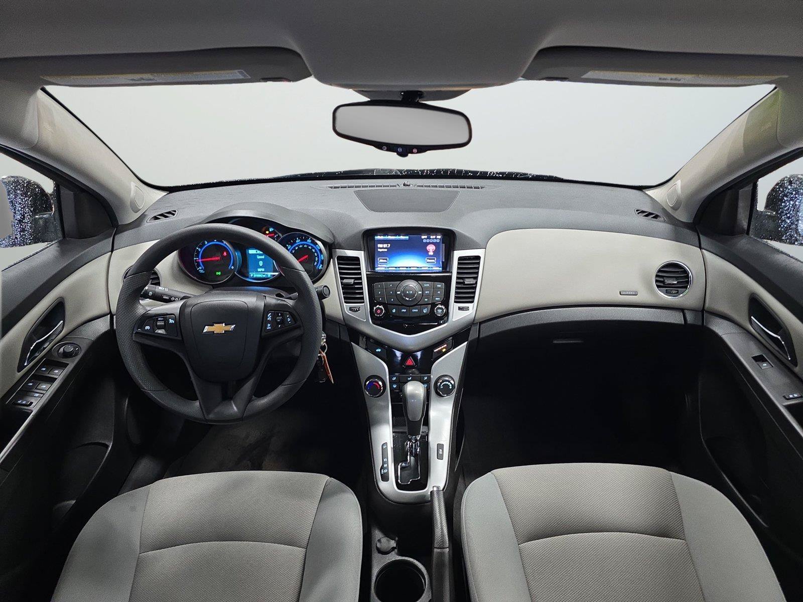 Used 2016 Chevrolet Cruze LT w/ Technology Package FWD image 13