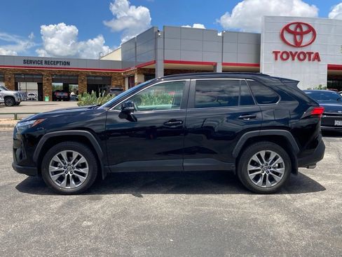 Used 2023 Toyota RAV4 XLE Premium FWD image 8