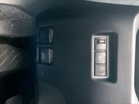 Used 2024 Toyota RAV4 XLE FWD image 33