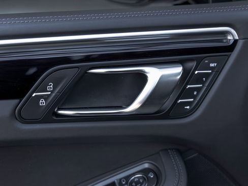 Certified 2023 Porsche Macan Turbo AWD/4WD image 22