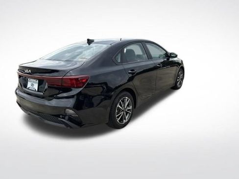 Used 2022 Kia Forte LXS FWD image 3